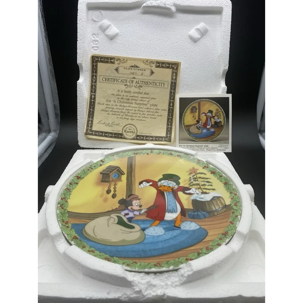 A Christmas Suprise Mickey's Christmas Carol‎ Plate